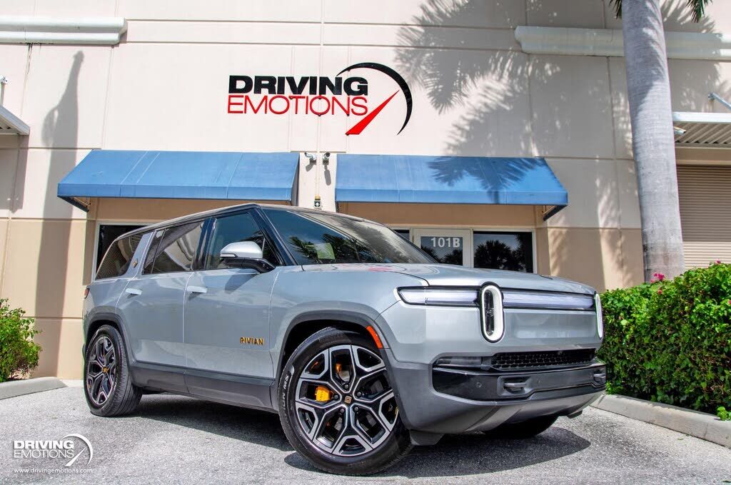 2025 RIVIAN R1S