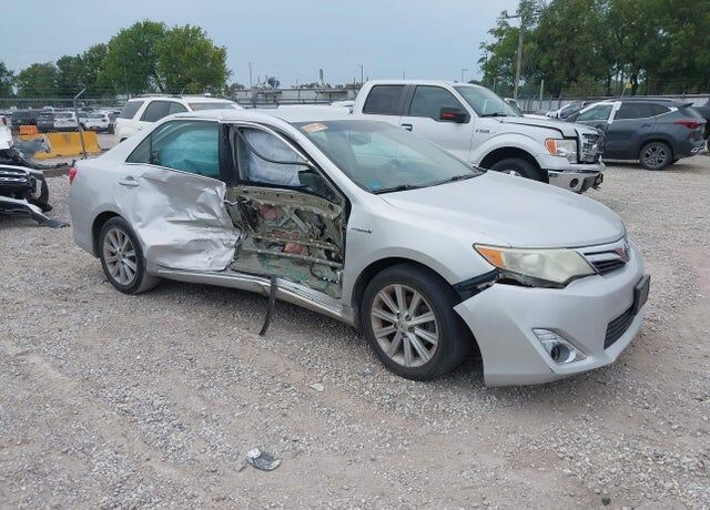 2013 TOYOTA Camry