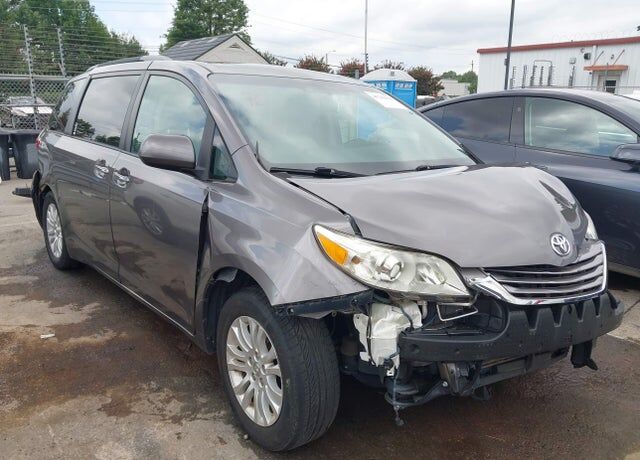 2017 TOYOTA Sienna