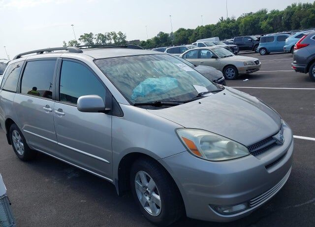 2004 TOYOTA Sienna