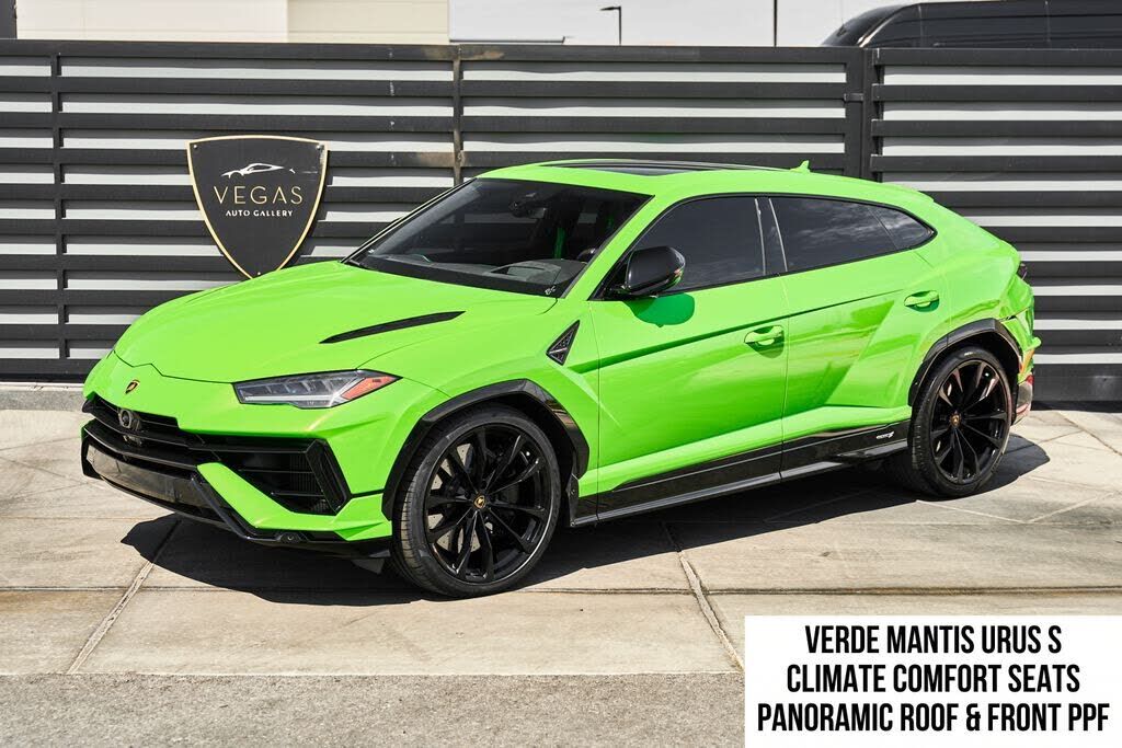 2023 LAMBORGHINI URUS