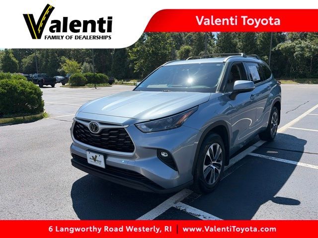 2022 TOYOTA Highlander