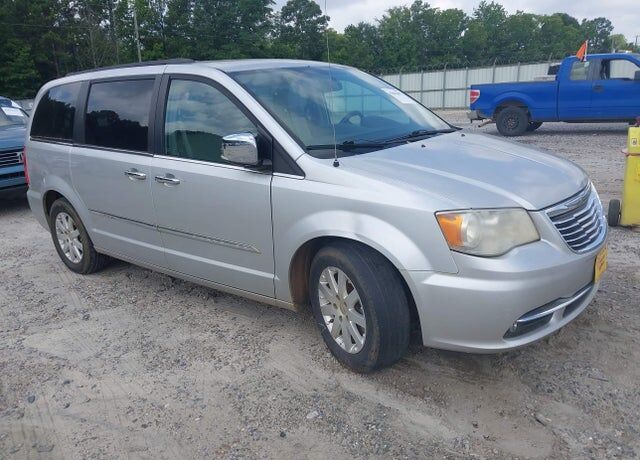 2012 CHRYSLER Town and Country
