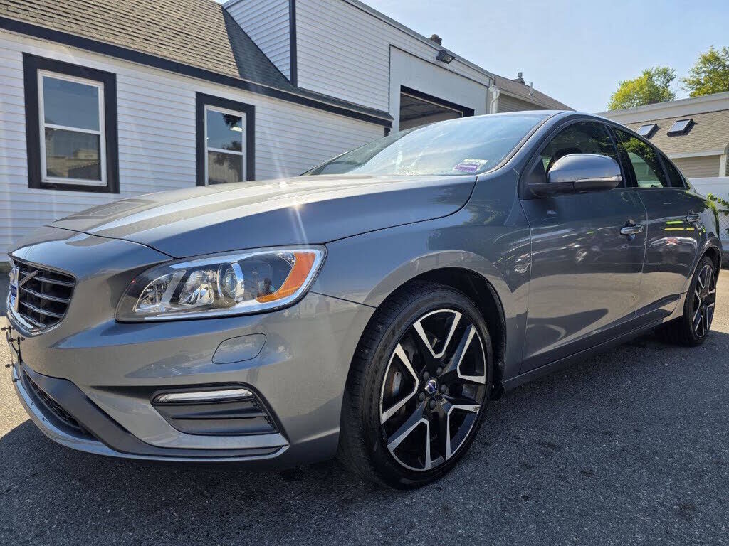 2017 VOLVO S60