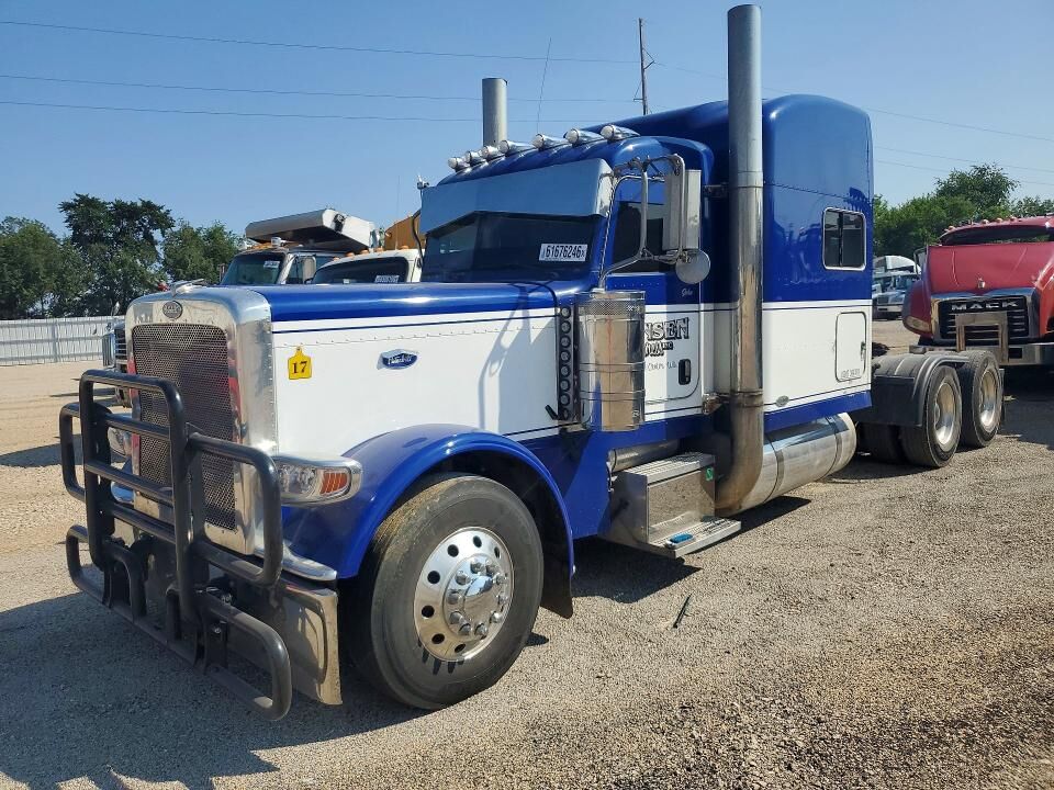 2010 PETERBILT 389