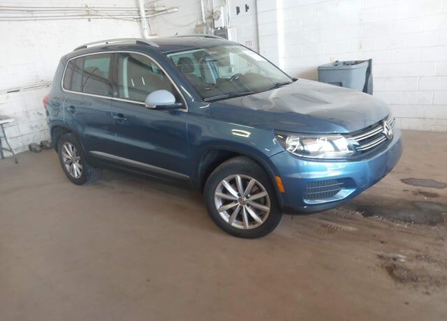 2017 VOLKSWAGEN Tiguan