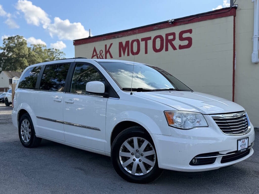 2013 CHRYSLER Town and Country