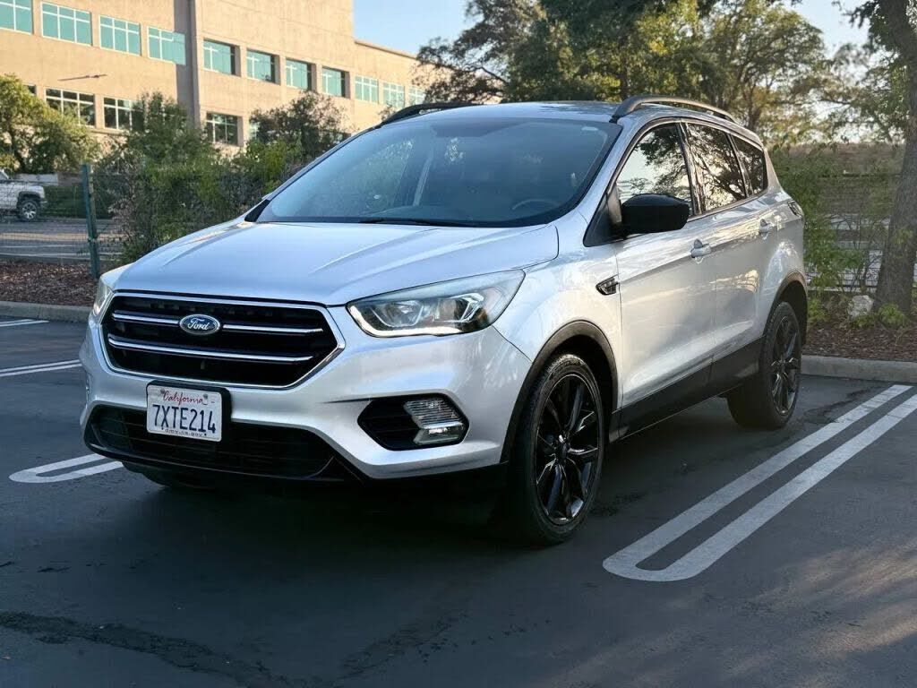2017 FORD Escape