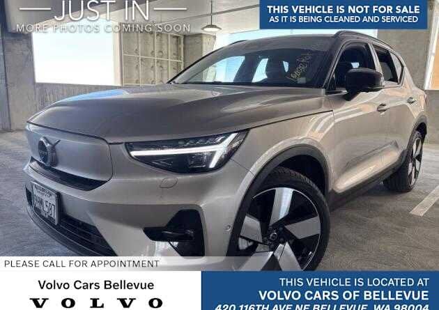 2023 VOLVO XC40