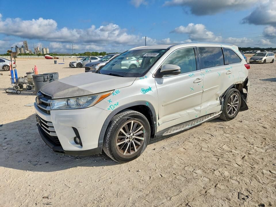 2017 TOYOTA Highlander