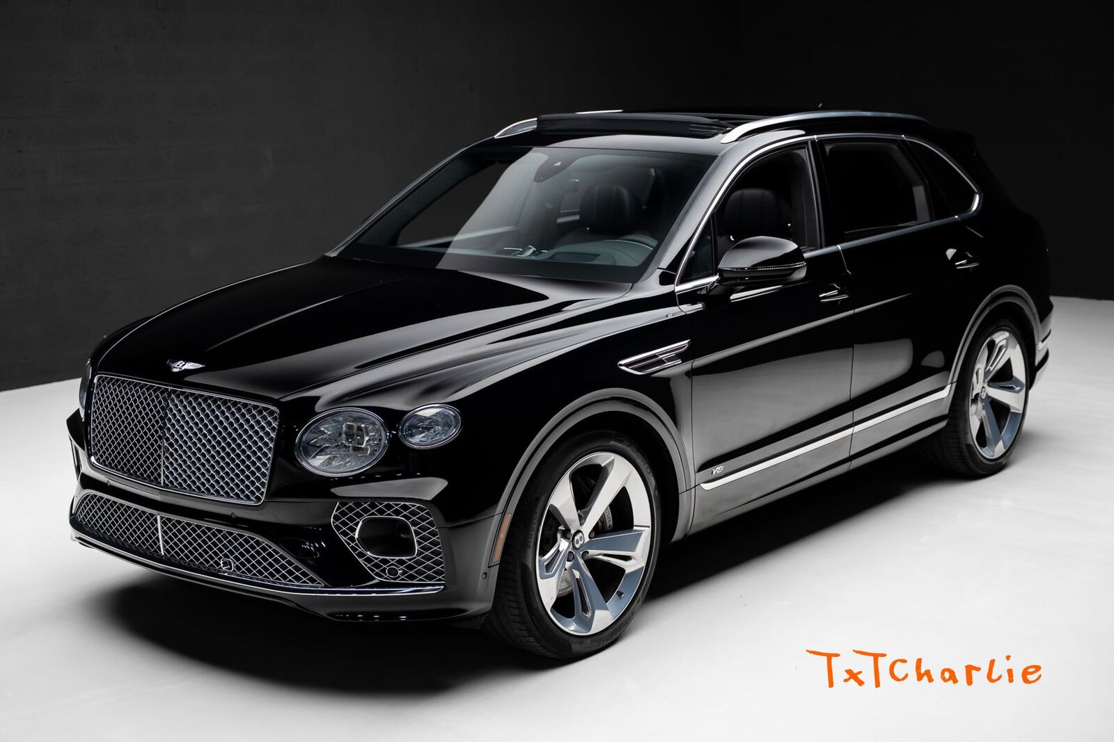 2021 BENTLEY Bentayga V8