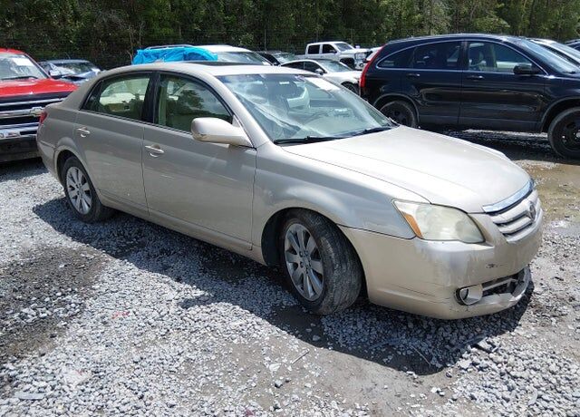 2005 TOYOTA Avalon