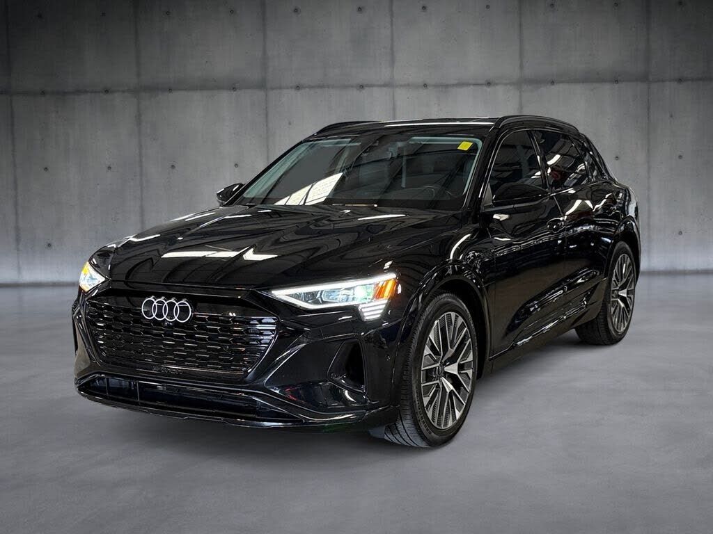 2024 AUDI Q8