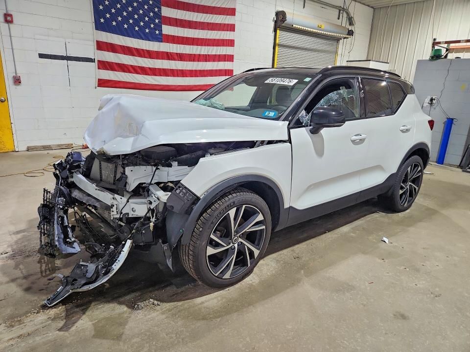 2019 VOLVO XC40