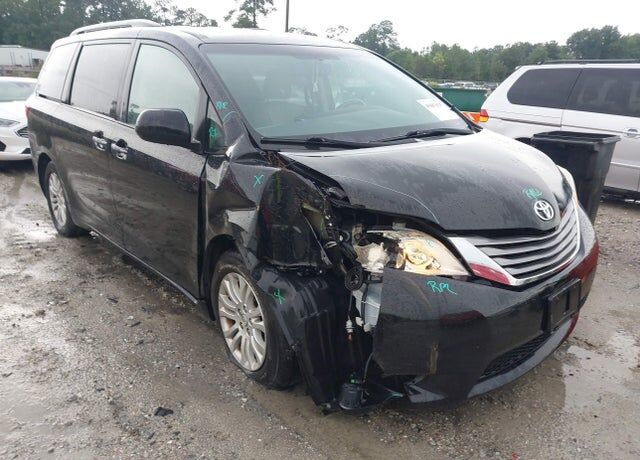 2017 TOYOTA Sienna