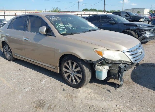 2011 TOYOTA Avalon