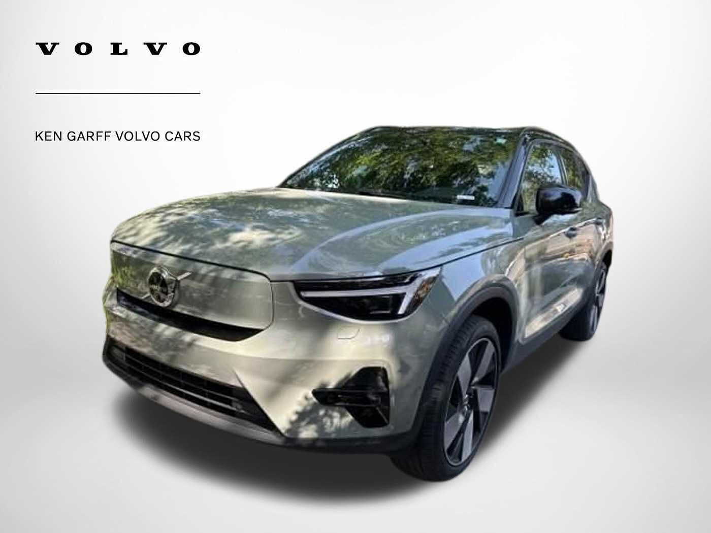 2023 VOLVO XC40