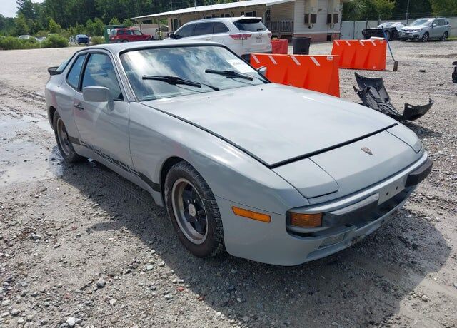 1984 PORSCHE 944