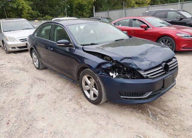 2013 VOLKSWAGEN Passat