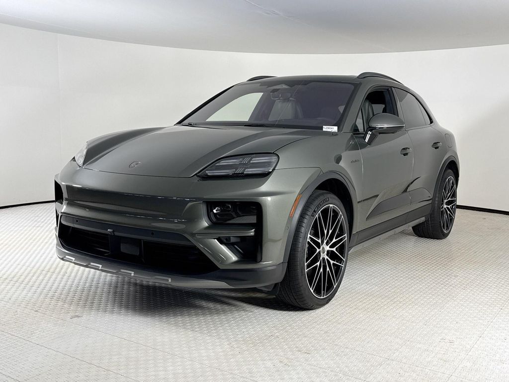 2026 PORSCHE Macan