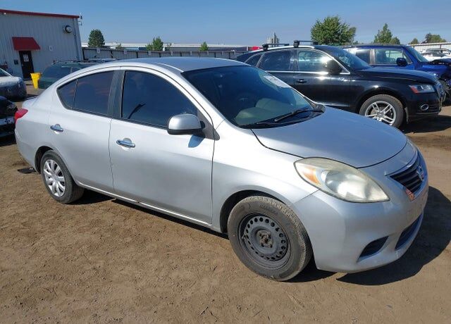 2012 NISSAN Versa