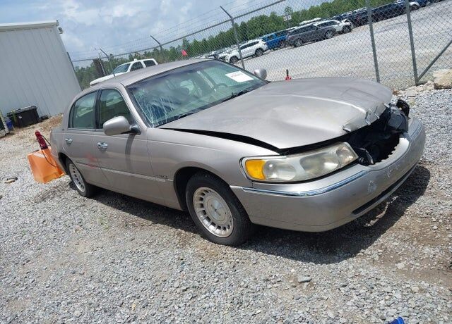1999 LINCOLN Town Car