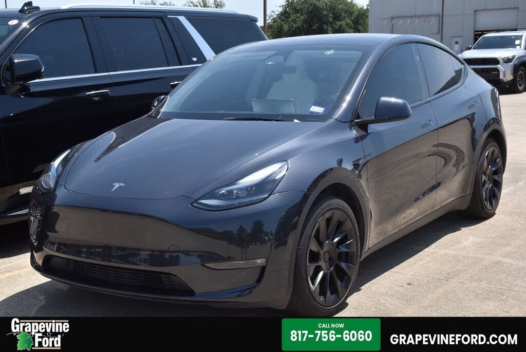 2025 TESLA Model Y