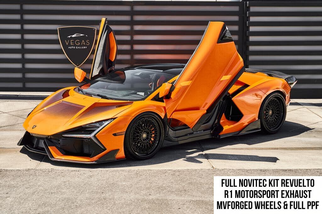 2025 LAMBORGHINI Revuelto