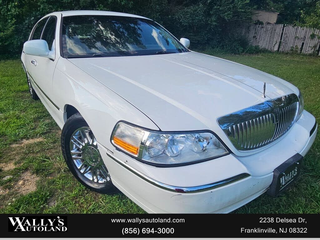 2010 LINCOLN Town Car