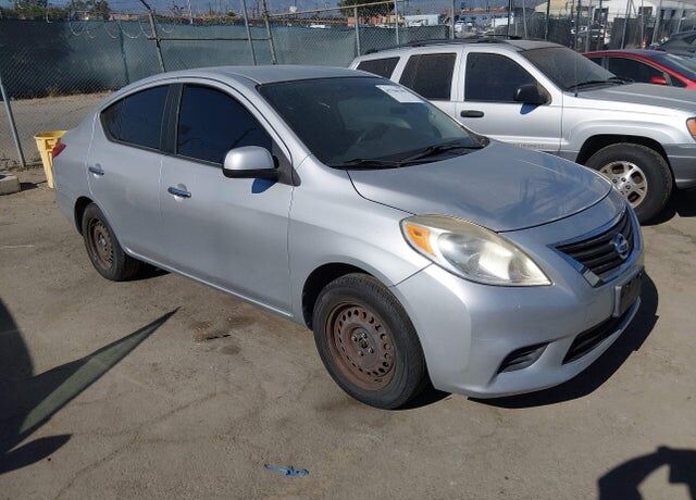 2012 NISSAN Versa