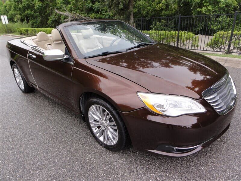 2013 CHRYSLER 200