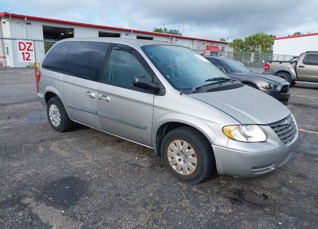 2005 CHRYSLER Town and Country