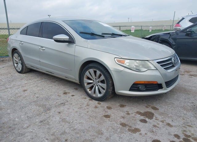 2010 VOLKSWAGEN Passat