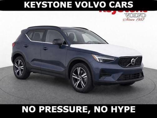 2026 VOLVO XC40