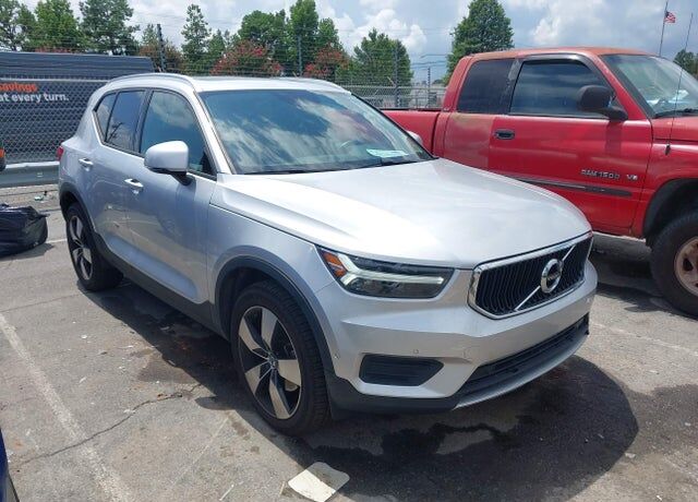 2019 VOLVO XC40