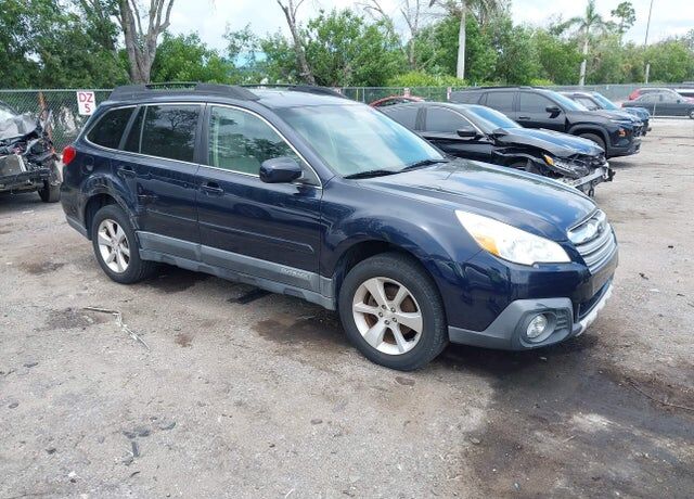2013 SUBARU Outback