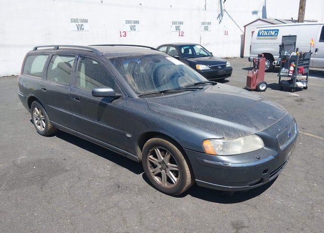 2005 VOLVO V70
