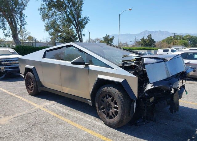 2025 TESLA Cybertruck