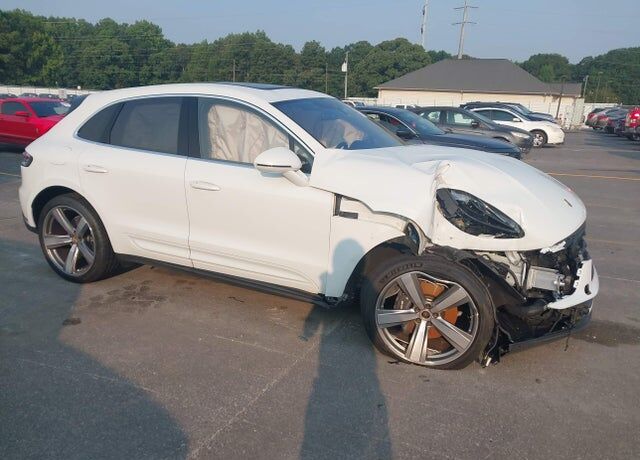 2024 PORSCHE Macan