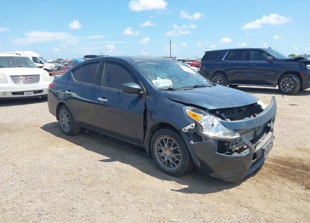 2017 NISSAN Versa