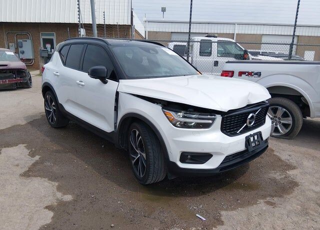 2019 VOLVO XC40
