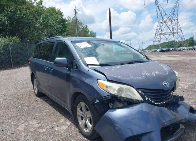 2014 TOYOTA Sienna