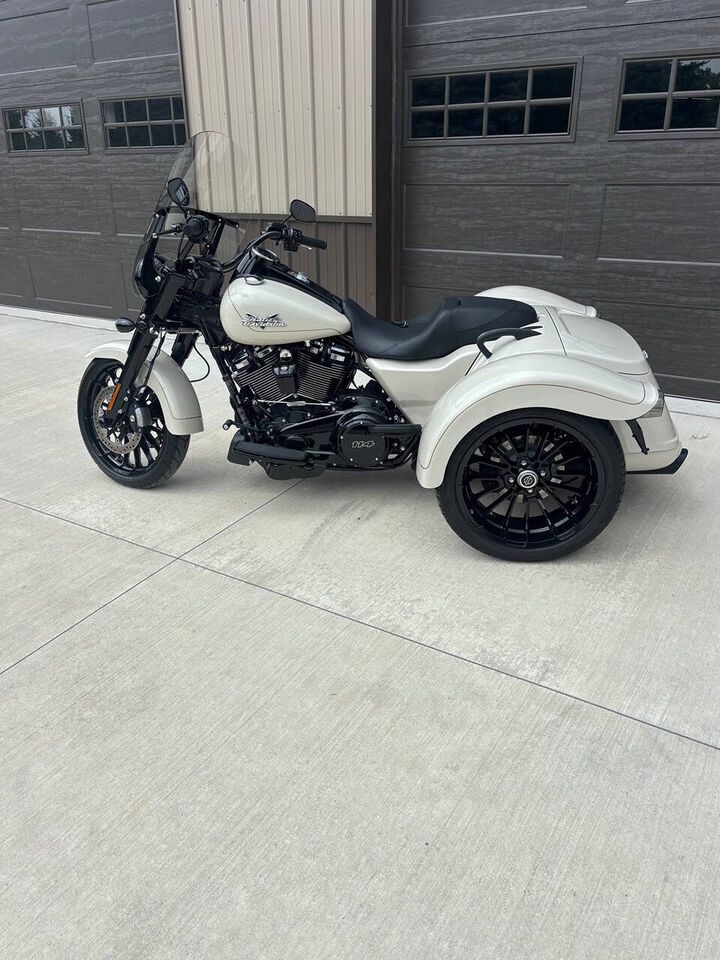 2023 HARLEY-DAVIDSON Freewheeler