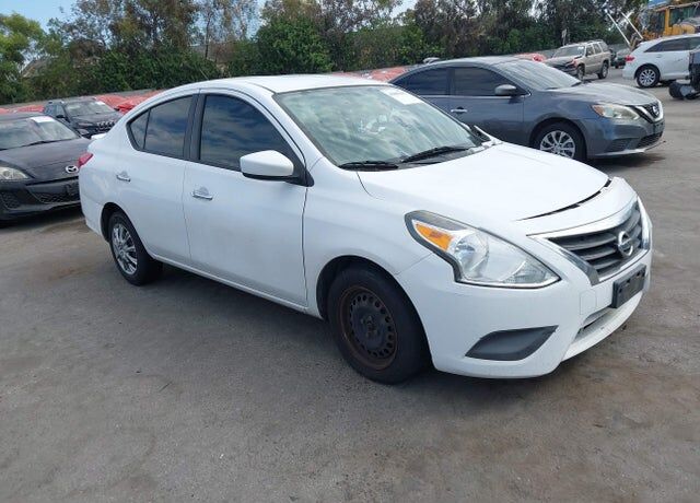 2016 NISSAN Versa