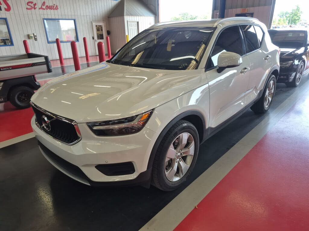 2020 VOLVO XC40