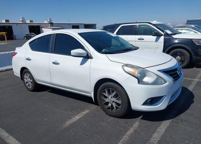 2017 NISSAN Versa
