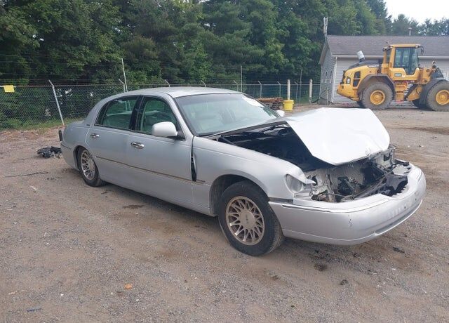 2000 LINCOLN Town Car