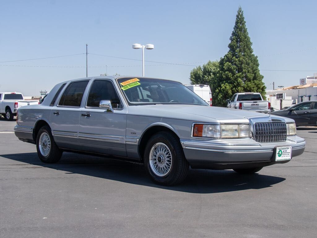 1993 LINCOLN Town Car