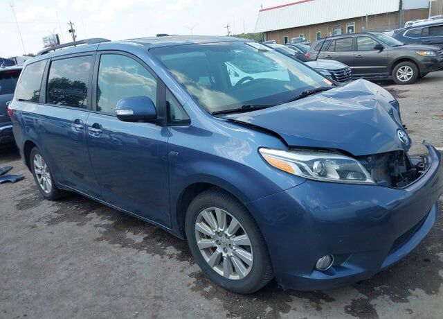 2017 TOYOTA Sienna