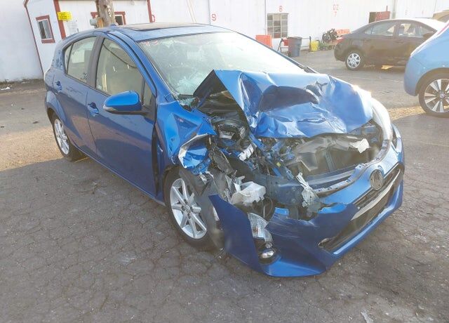 2016 TOYOTA Prius